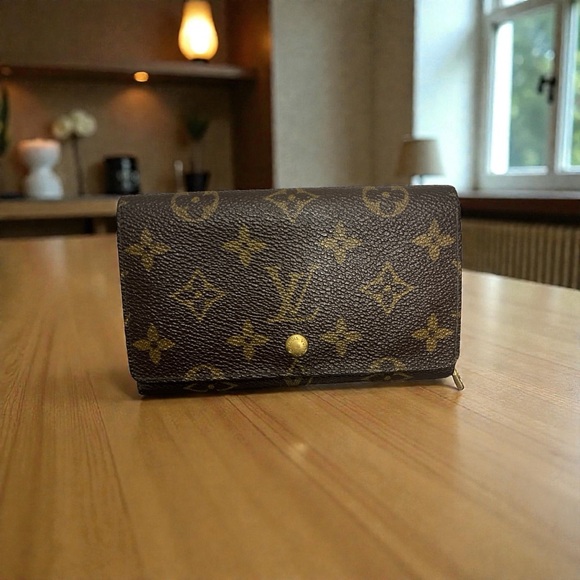 Louis Vuitton Handbags - Vintage Louis Vuitton Monogram Snap Wallet Zip Coin Made in France-Pre date code